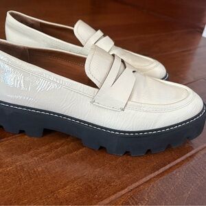 Franco Sarto Women's Cream Loafers with Black Sole, size 9